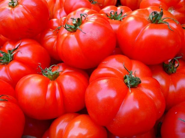إسرائيل توقف استيراد الفواكه والخضروات من مناطق السلطة