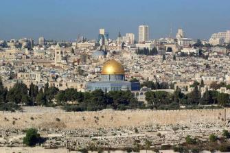 قناة اخبارية تكشف: ليؤون رئيس بلدية القدس، يخطط لإسكات مآذن القدس!!