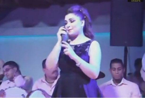 لماذا اوقفت الشرطة مطربة عراقية خلال إحيائها حفلًا بمصر