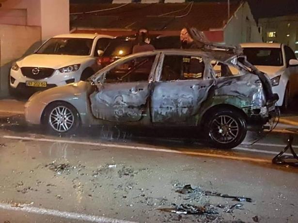صاعقة برق تضرب سيارة في مدينة حيفا وتحرقها كلياً