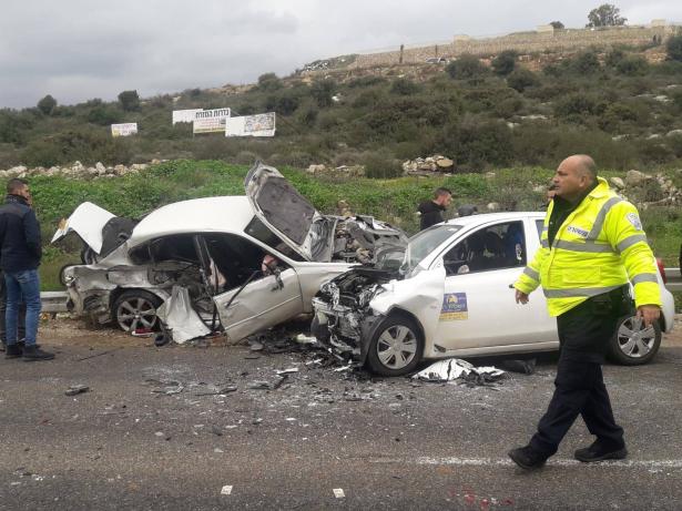 صور مروعة لحادث طرق على شارع 805 بين ديرحنا وعرابة واصابة سيدة بصورة خطرة