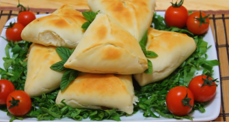 معجنات السبانخ بدبس الرمان