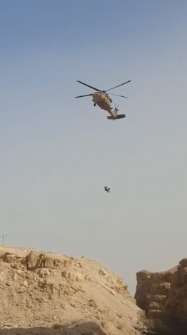 شاهد: انقاذ فتاة سقطت عن ارتفاع 10 امتار في منطقة البحر الميت
