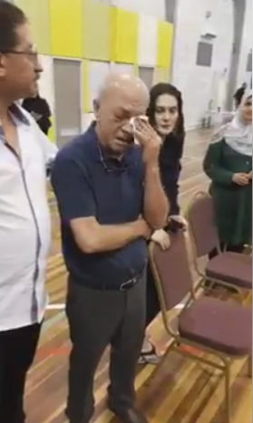 شاهد: والد آية مصاروة يجهش بالبكاء حزنًا والمًا على رحيل ابنته