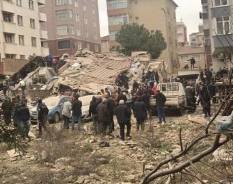 تركيا: انهيار مبنى في اسطنبول وسقوط ضحايا