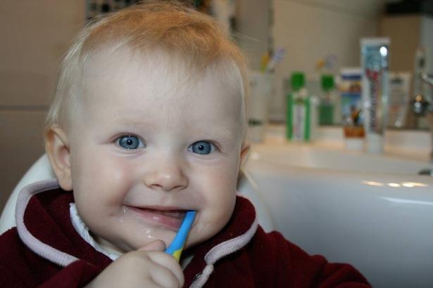 ضرر معجون الأسنان على الأطفال أكبر مما يعتقد!