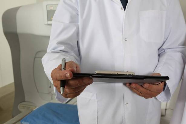 وزارة الصحة تعلن عن معايير جديدة للاعتراف بشهادات الطب من خارج البلاد