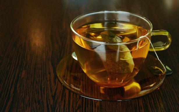 برغم فوائده المختلفة.. مخاطر محتملة عند الإكثار من الشاي