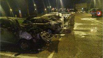 اندلاع النيران بثلاث سيارات في مدينة حيفا