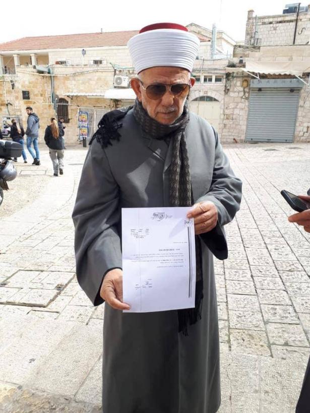 تسليم رئيس مجلس أوقاف القدس قراراً بالابعاد عن المسجد الأقصى لمدة 40 يوماً