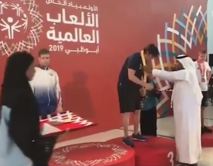 الامارات تقلد لاعب اسرائيلي ميدالية الالعاب الاولومبية في ابو ظبي !