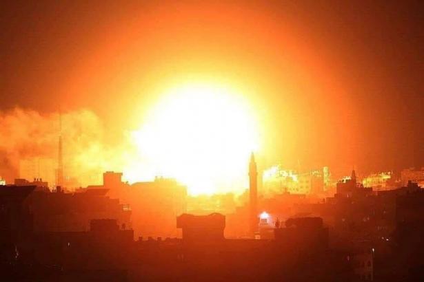 الجيش الإسرائيلي يشن غارات جوية على قطاع غزة ردا على إطلاق صاروخين على تل أبيب