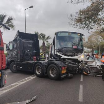حادث مروع قرب مستشفى نهاريا واصابات خطرة