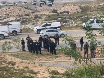 رهط: هدم منازل تتبع لعائلة العتايقة والشرطة تطوق المنطقة الجنوبية