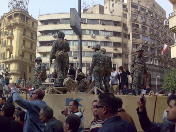 السيسي يخشى تجدد الاحتجاجات: خطط لإخلاء أقسام الشرطة وغلق العاصمة