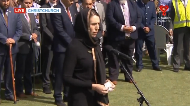 تأبين ضحايا مجزرة نيوزيلندا بالصلاة والحجاب ورفع الأذان
