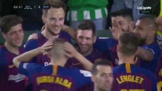ميسي ينثر سحره ويقود برشلونة لسحق بيتيس