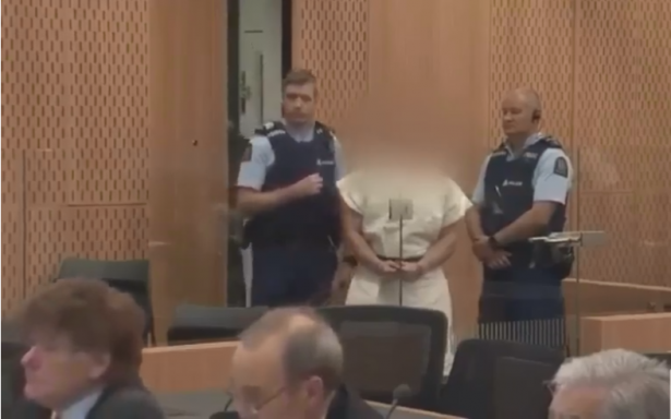 المتهم بهجوم المسجدين يواجه 50 تهمة بالقتل