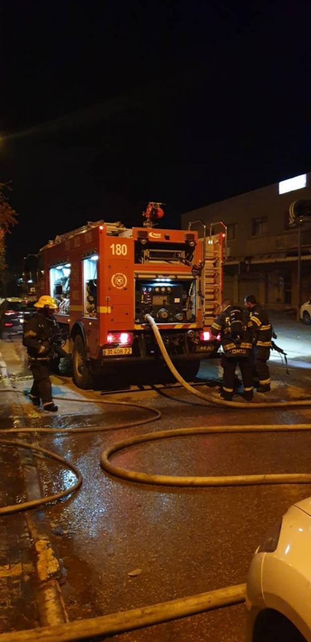 اصابة حرجة لرجل جراء حريق منزله في بات يام