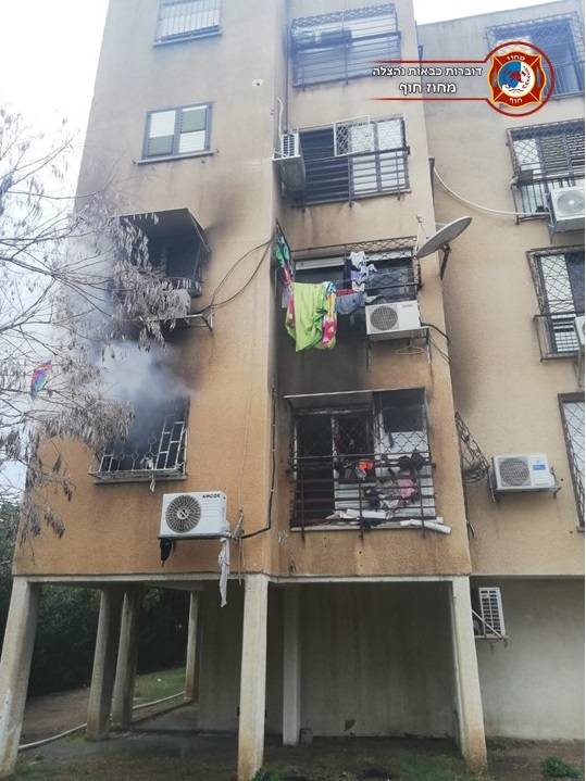 هاتف نقّال يؤدي الى حريق هائل داخل شقة سكنية في كريات بيالك