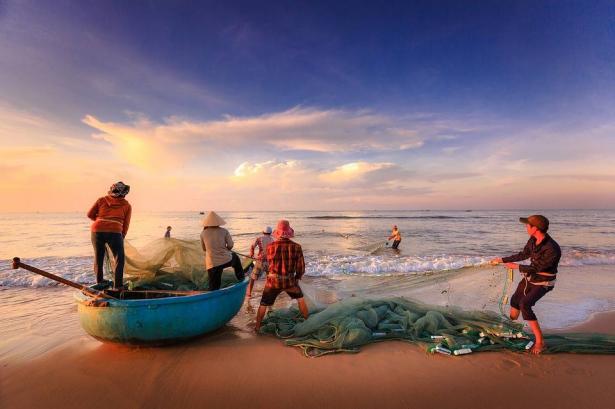 عيّاش يؤكد للشمس توسيع مساحة الصيد في غزة