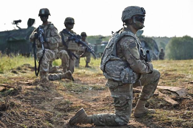 نيويورك تايمز: وزير الدفاع الأمريكي قدم خطة عسكرية لإرسال 120 ألف جندي إلى الشرق الأوسط