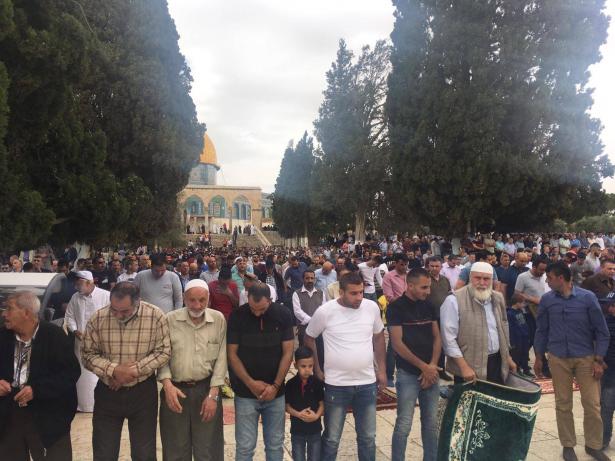 70 الف مصلٍ أدوا صلاة الجمعة الأخيرة من شعبان في المسجد الأقصى