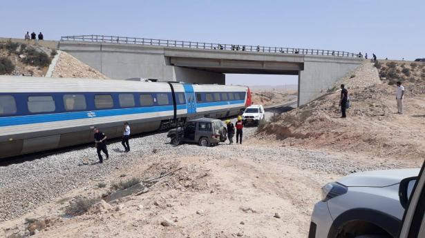 قطار يصطدم بسيارة دفع رباعي بين ديمونا وبئر السبع