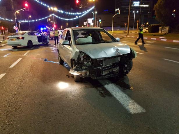 ضبط سائق ثمل من نتانيا يتسبب بحادث بعد أن قاد بتهور وعرّض حياة السائقين للخطر