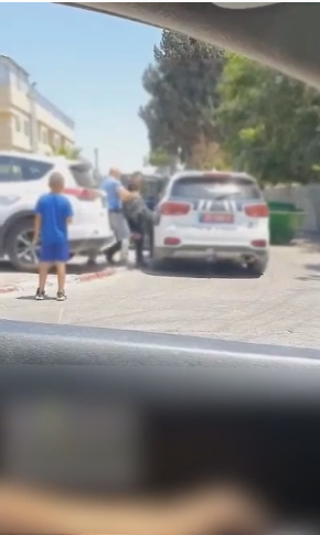 دعاء السعدي تروي للشمس تفاصيل اعتداء الشرطة عليها "ضربوني وكسروا يدي وخلعوا المنديل عن رأسي ثم اعتقلوني"