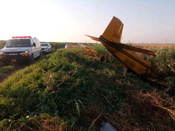 تحطم طائرة لرش المبيدات في منطقة العفولة واصابة سائقها