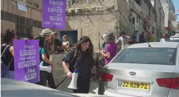وقفة تضامنية مع عائلة صيام في القدس بسبب قرار اخلائهم لصالح جمعية استيطانية