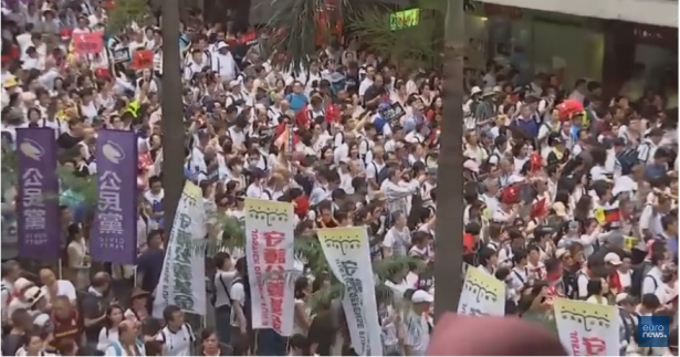 نير للشمس: احتجاجات ضخمة تعم هونج كونغ تنديدًا بقانون يسمح بتسليم المُجرمين إلى الصين