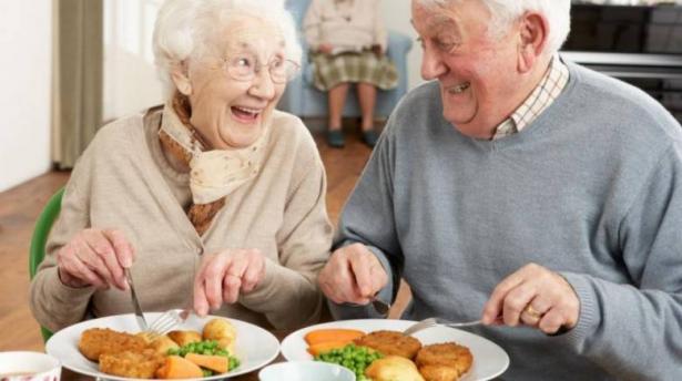 الأكل الصحي لمن أعمارهم فوق ال 60 عام
