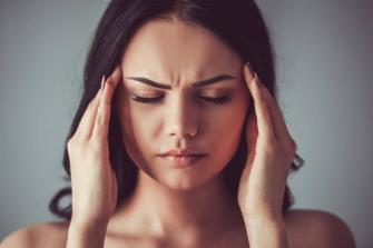 علاج الصداع بالطرق الطبيعية