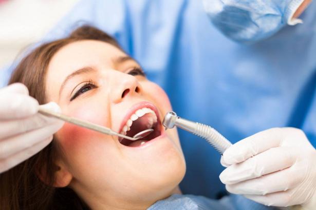 7 أسباب تريد ان يعتني بها طبيب أسنانك