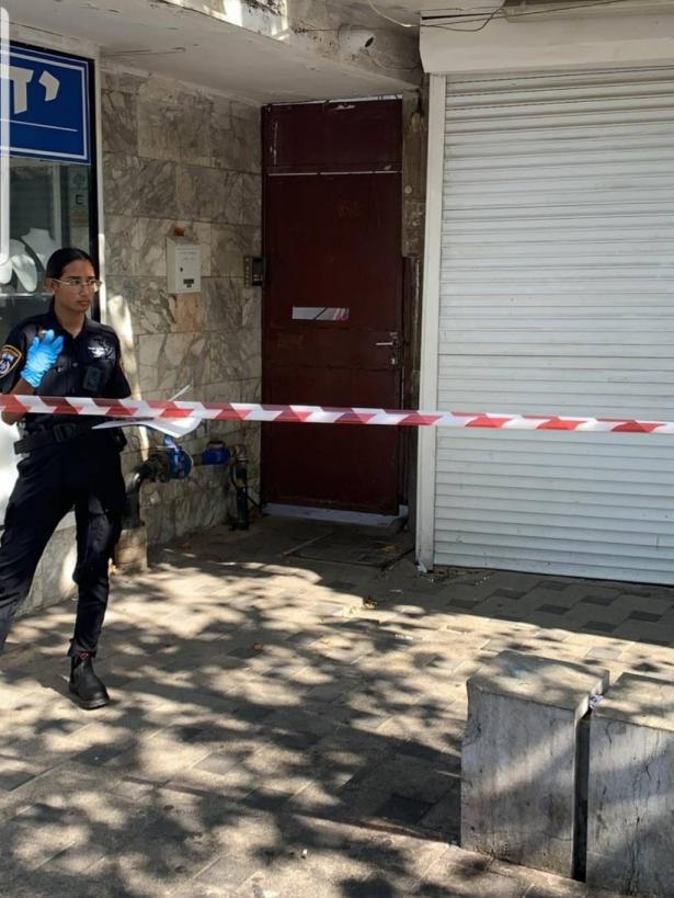 الشرطة: وفاة شاب بعد سقوطه من علو خلال اقتحام منزل
