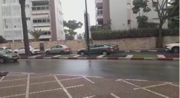 شاهد: هطول الأمطار في حيفا صباح اليوم