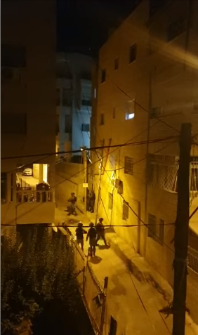 شاهد: اقتحامات الشرطة في حي العيساوية وترويع السكان