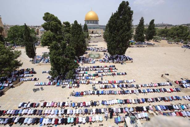 ردًا على منع إقامة صلاة العيد في الأقصى، دعوة لإغلاق مساجد القدس وصلاة جامعة في الأقصى
