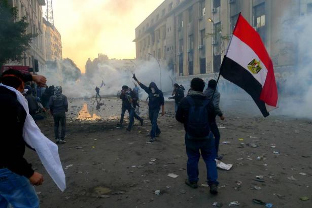 اشرف ابو الهول يتهم بحديثه مع الشمس الإخوان أنهم المحرك الرئيس للتظاهرات الأخيرة في مصر، وأن 