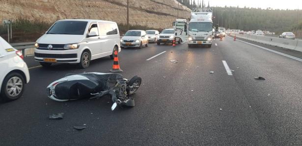 مصرع سائق دراجة نارية بحادث طرق مروع على شارع القدس تل ابيب