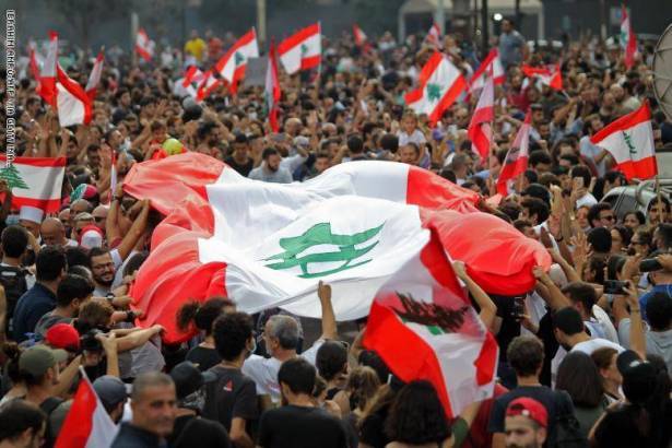لبنان: سلسلة بشرية تمتد على طول الدولة من الجنوب الى الشمال