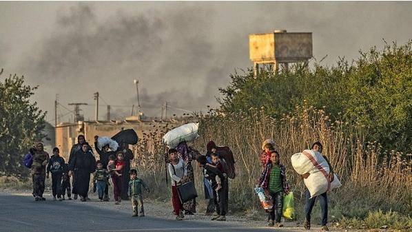 الأمم المتحدة: نزوح 130 ألف سوري من تل أبيض ورأس العين بعد الهجوم التركي