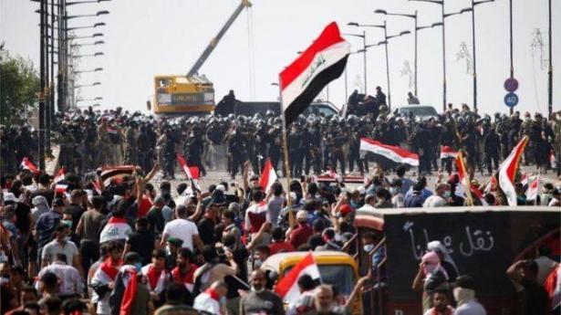 العراق: تجدد المظاهرات والاعلان عن حظر تجول