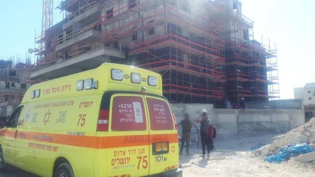 مصرع عامل من الخليل جراء سقوطه في ورشة بناء في منطقة القدس
