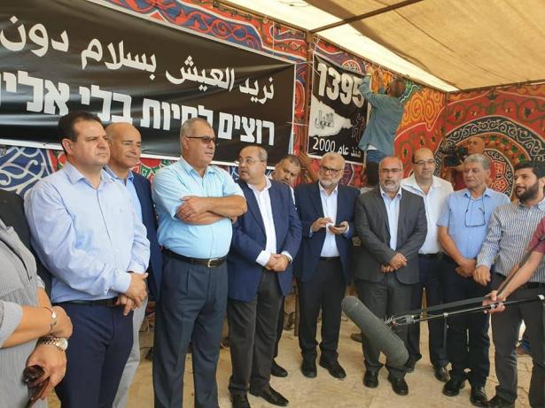 المتابعة والقيادات العربية تفتتح خيمة الاحتجاج قبالة مباني الحكومة في القدس