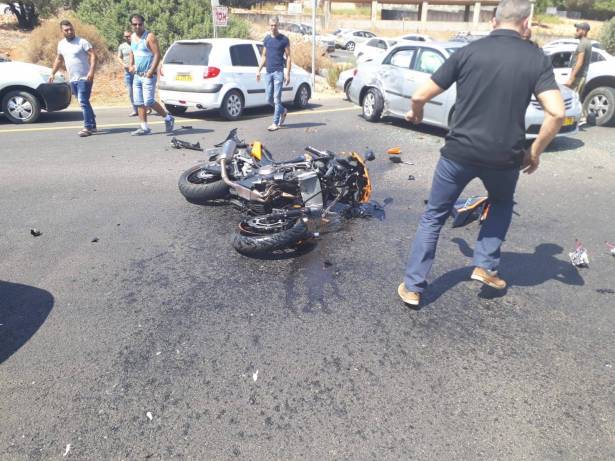 اصابة خطيرة لشاب جراء حادث طرق في تل أبيب