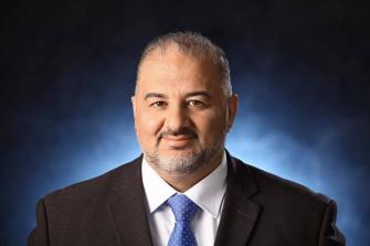 النائب د. منصور عباس للشمس: "النضال الشعبي آتى كله بقرار حكومي بتشكيل فريق يعنى بقضايا العنف والإجرام في المجتمع العربي"
