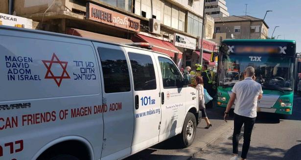 حيفا: اصابة خطرة لشابة جراء دهسها من قبل حافلة